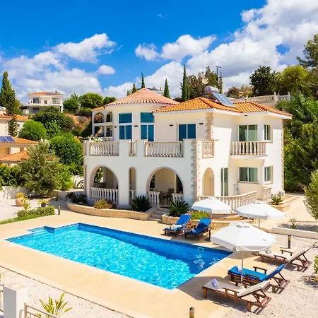 Komissa Villa *